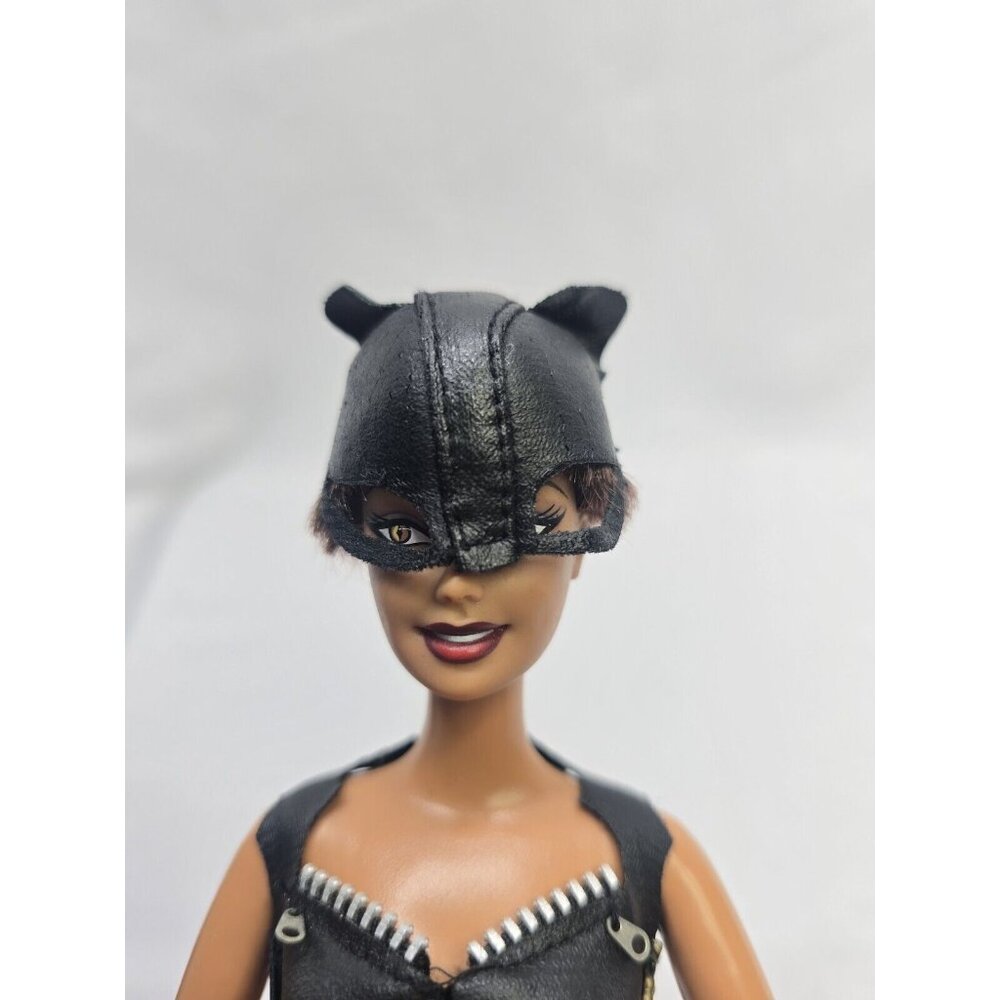 Barbie DC Comics Halle Berry Catwoman Fashion Doll - Picture 10 of 11